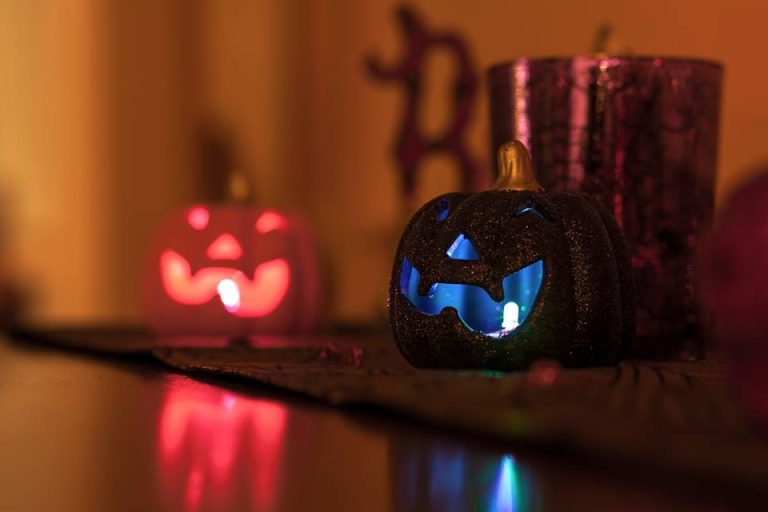 halloween party 768x512